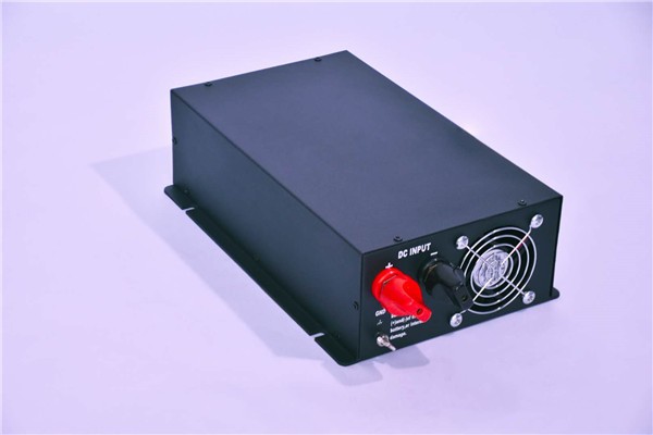 采用新型的逆變電源控制技術(shù)在新型功率開關(guān)器件技術(shù)逐漸應(yīng)用